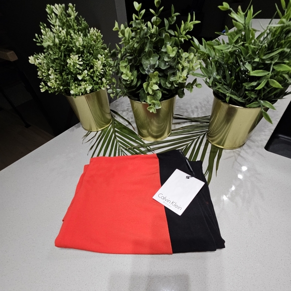 NWT CALVIN KLEIN Superbe jupe neuve de longueur midi noir et rouge - Picture 7 of 7